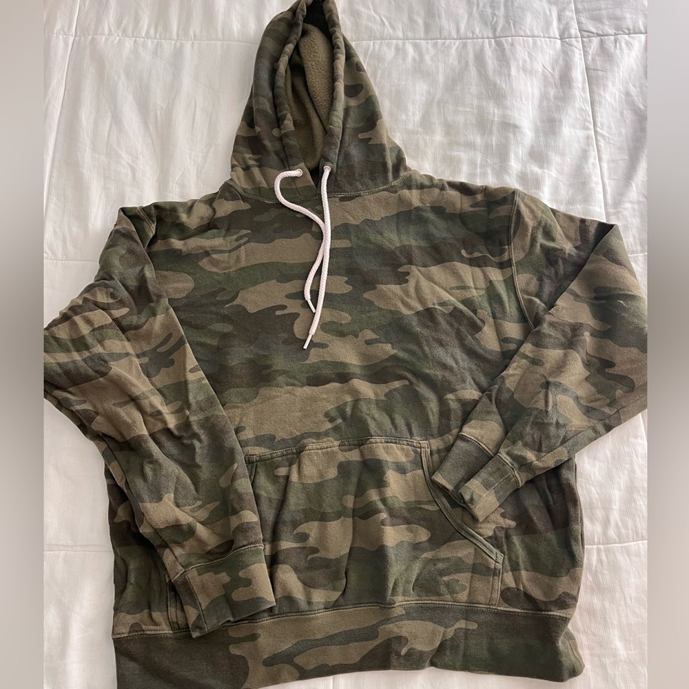 Camo hoodie size M